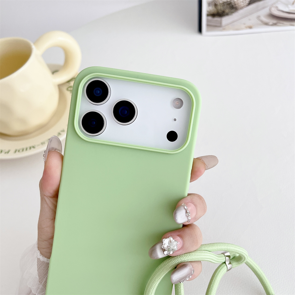 iPhone 17 Air、16、15、14 Plus、13 - Silicone Liquid Case のレビューと価格